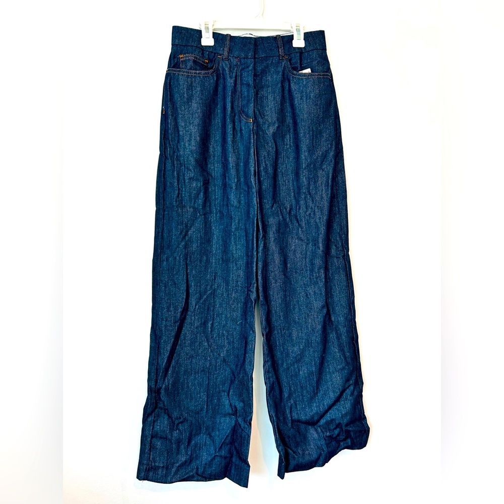 Mid Rise Wide Leg Jeans 
ZARA